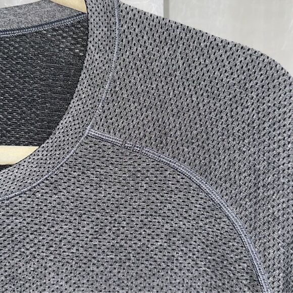 lululemon XL Men’s Gray Crewneck Raglan Short Sleeve Active Workout Tee - Picture 8 of 13